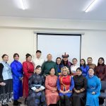 Эрүүл мэндийн төвийн алба хаагчид монгол дээлээрээ гоёцгоолоо!